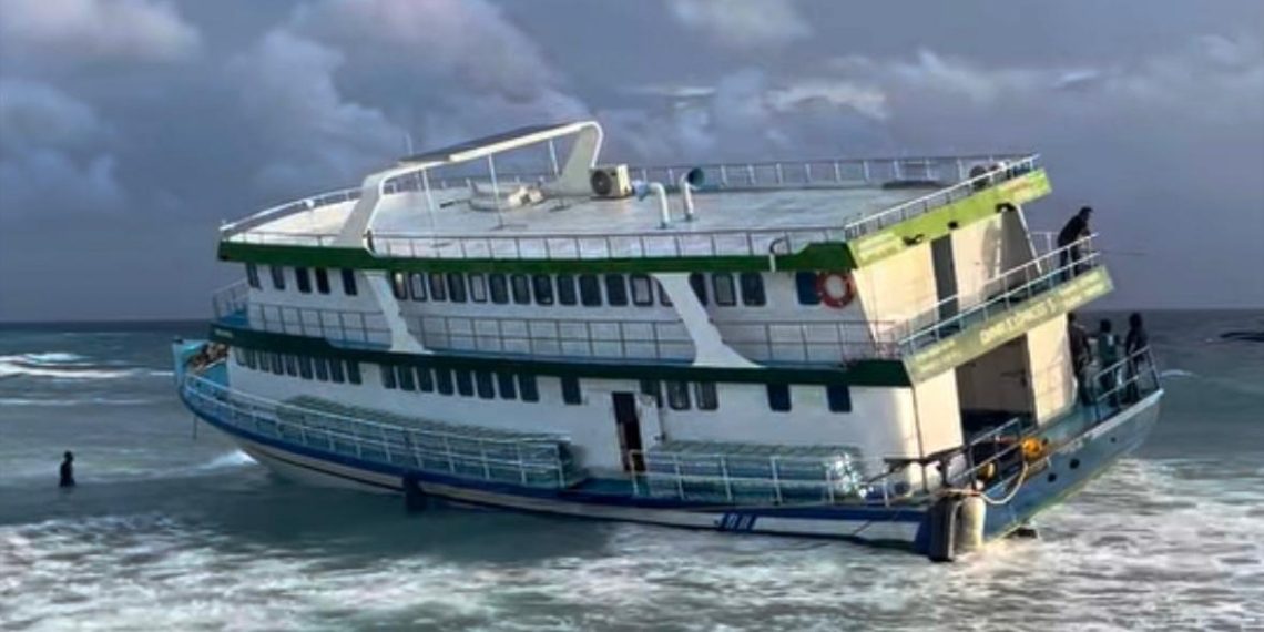 Boat carrying 500 cases of water runs aground near Kulhudhuffushi