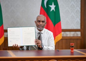 Resorts should continue paying salaries in USD: Muizzu