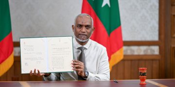 Resorts should continue paying salaries in USD: Muizzu