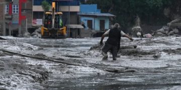 Nepal-Tibet Flood Toll Hits 472, 1,000 Missing
